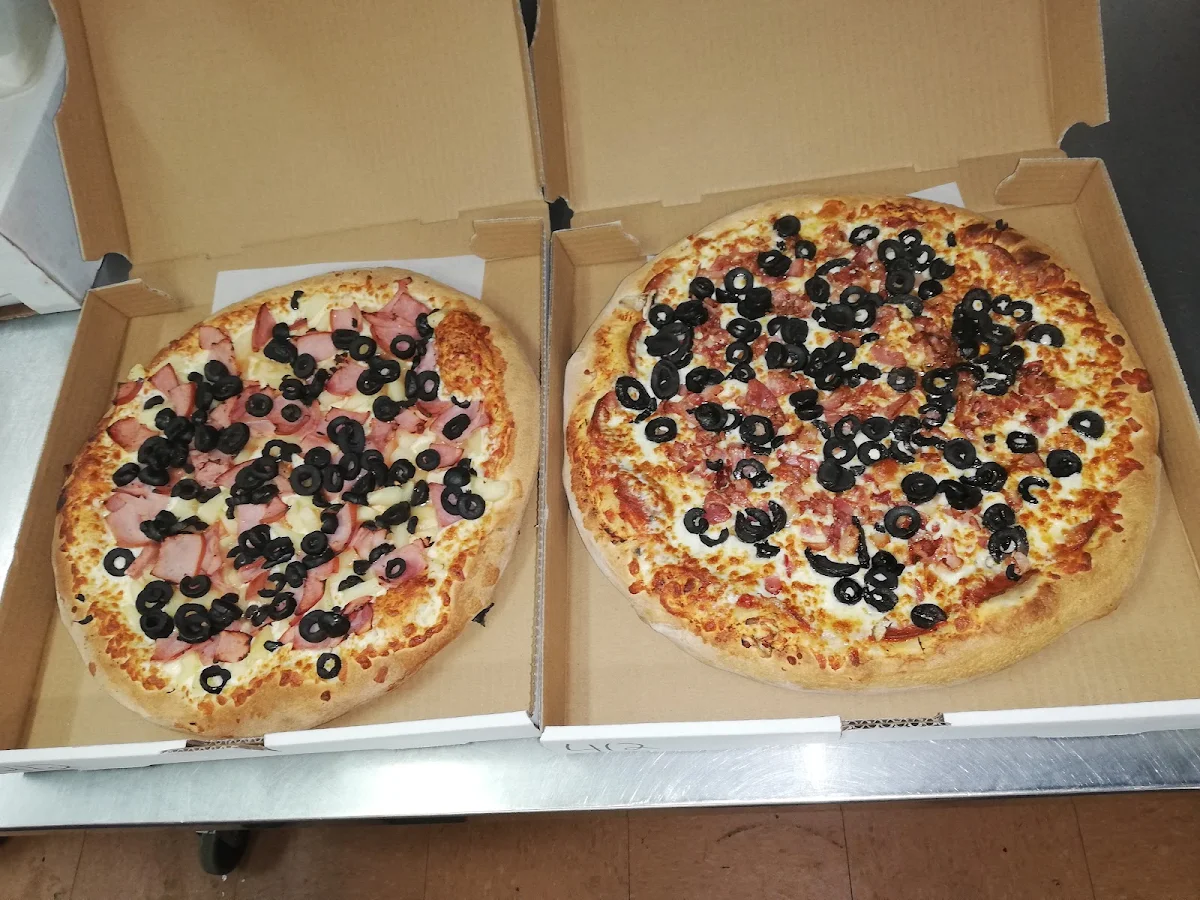 Pizza Pepperoni Bacon Avec Olivnoire