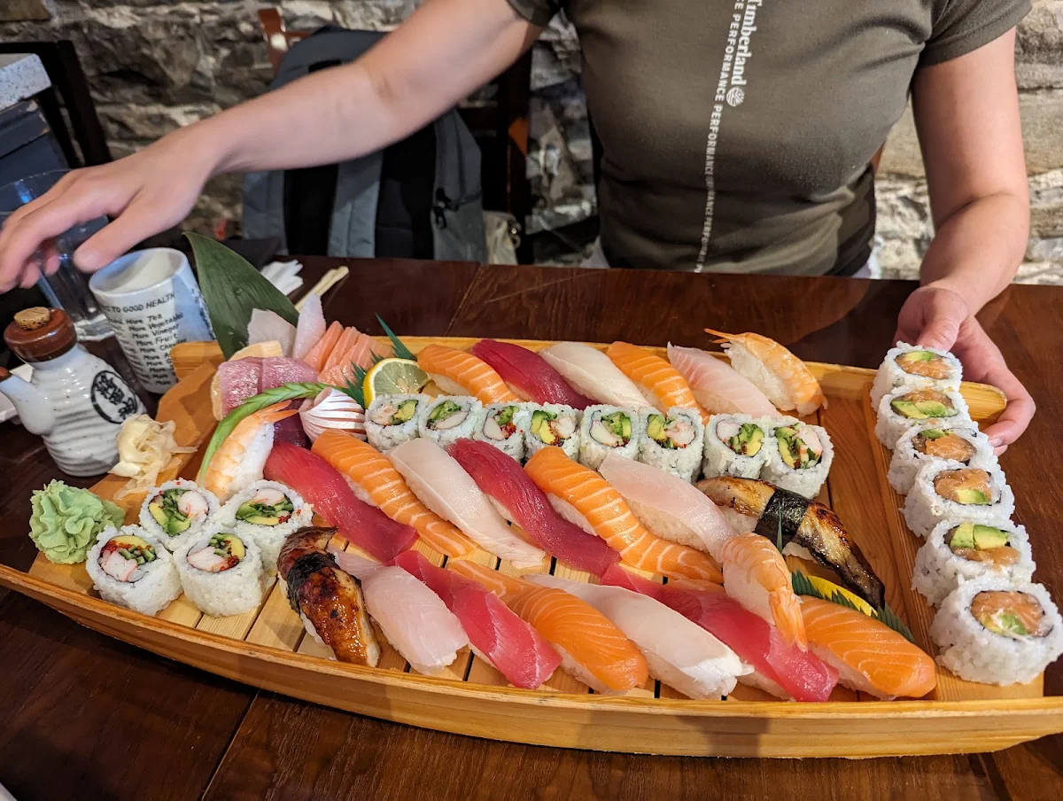 Jeanne Sushi Boat