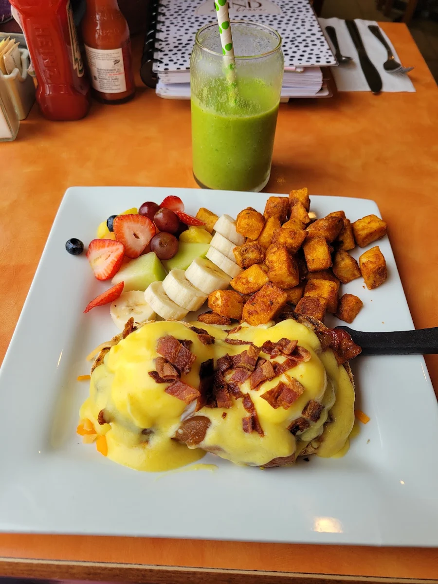 Bacon and Apple Eggs Benedict