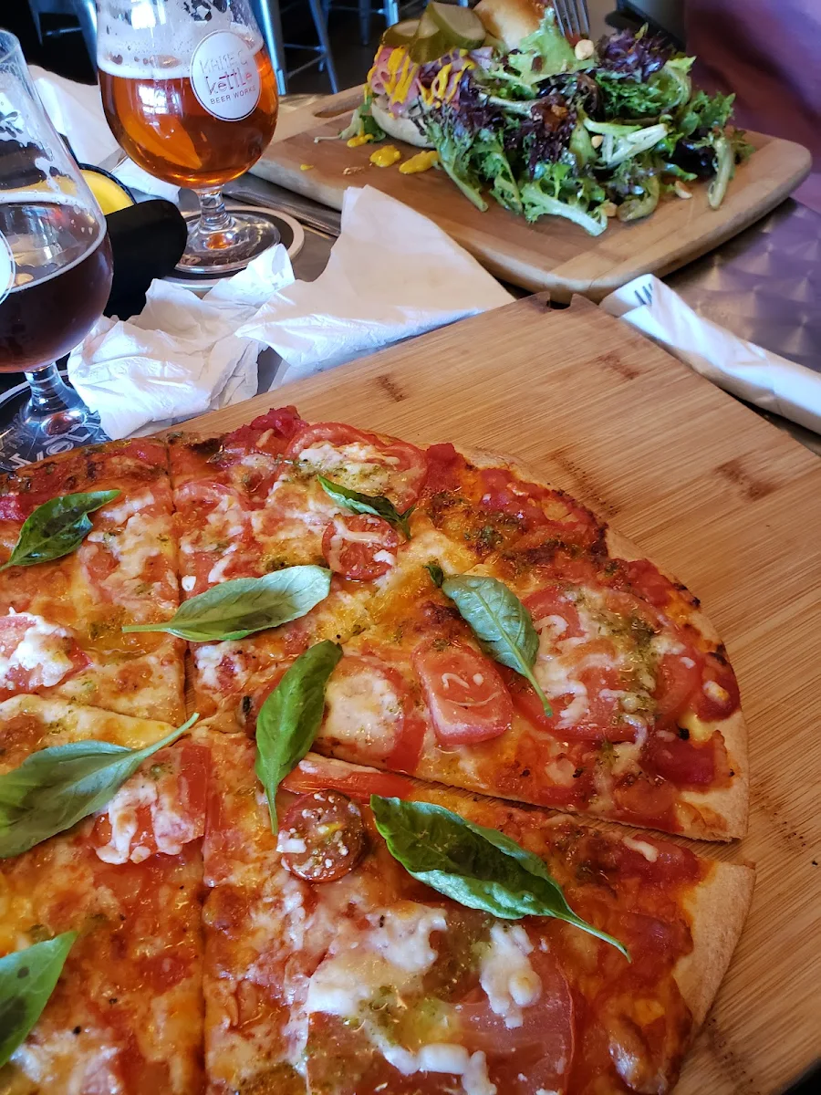 Pizza Margherita Flatbread