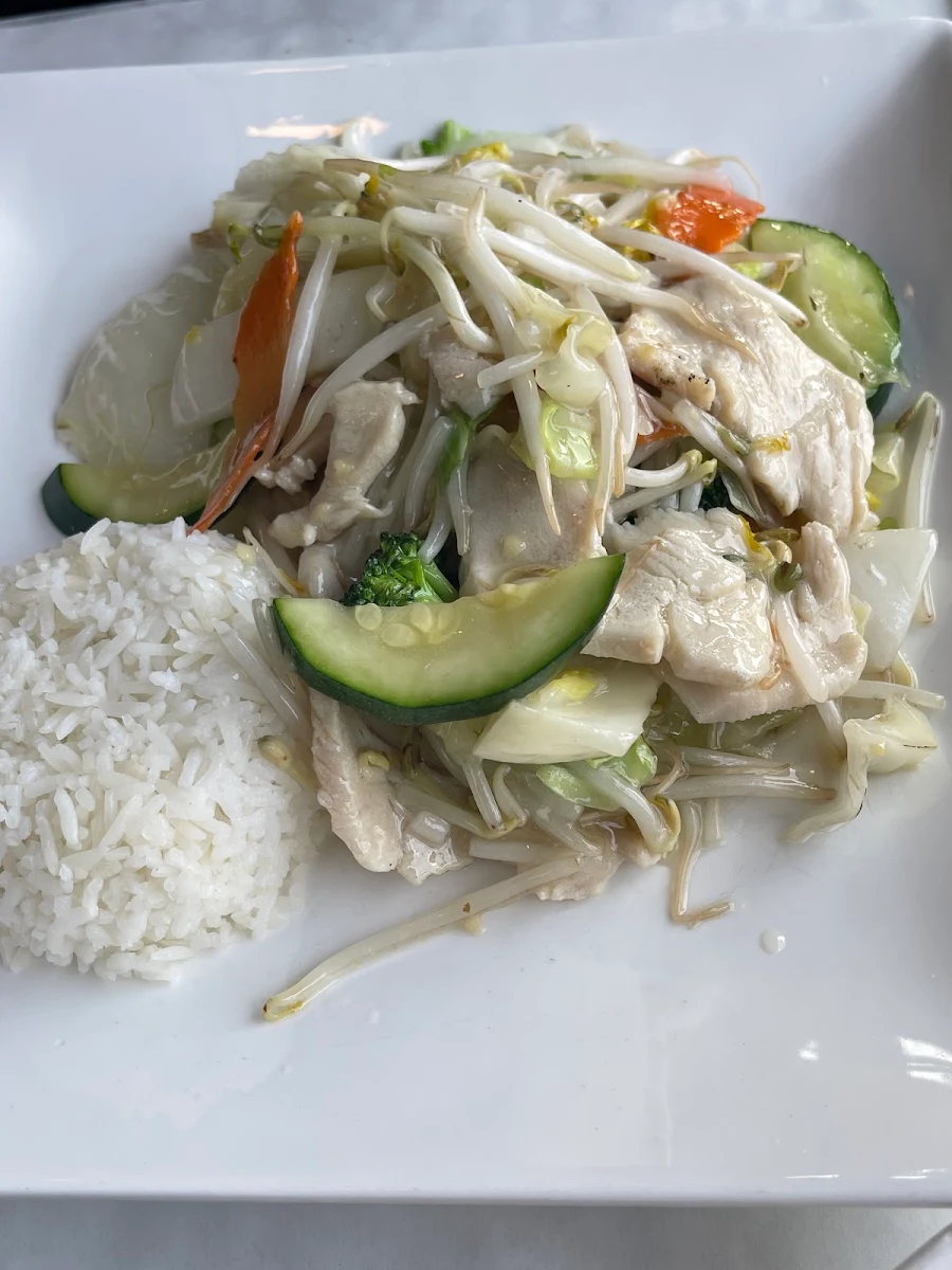 Poulet Avec Des Fèves Germées