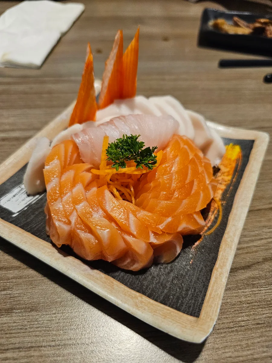 Sake Salmon Sashimi 4pc