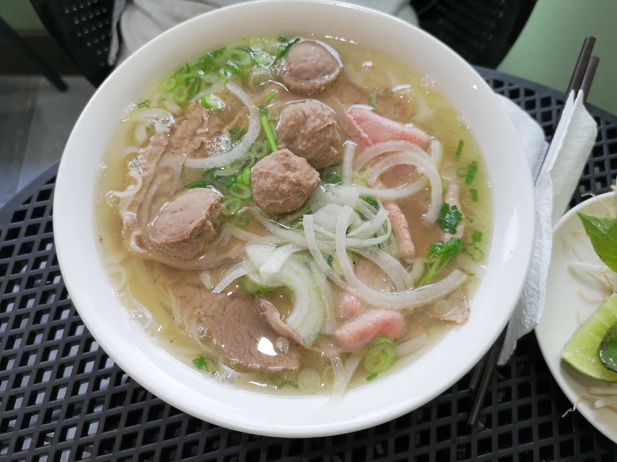 Pho Tili