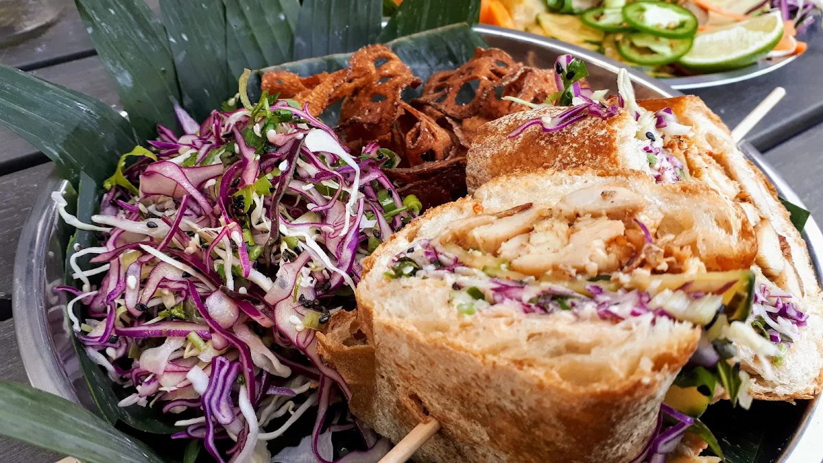 Pulled Chicken Banh
