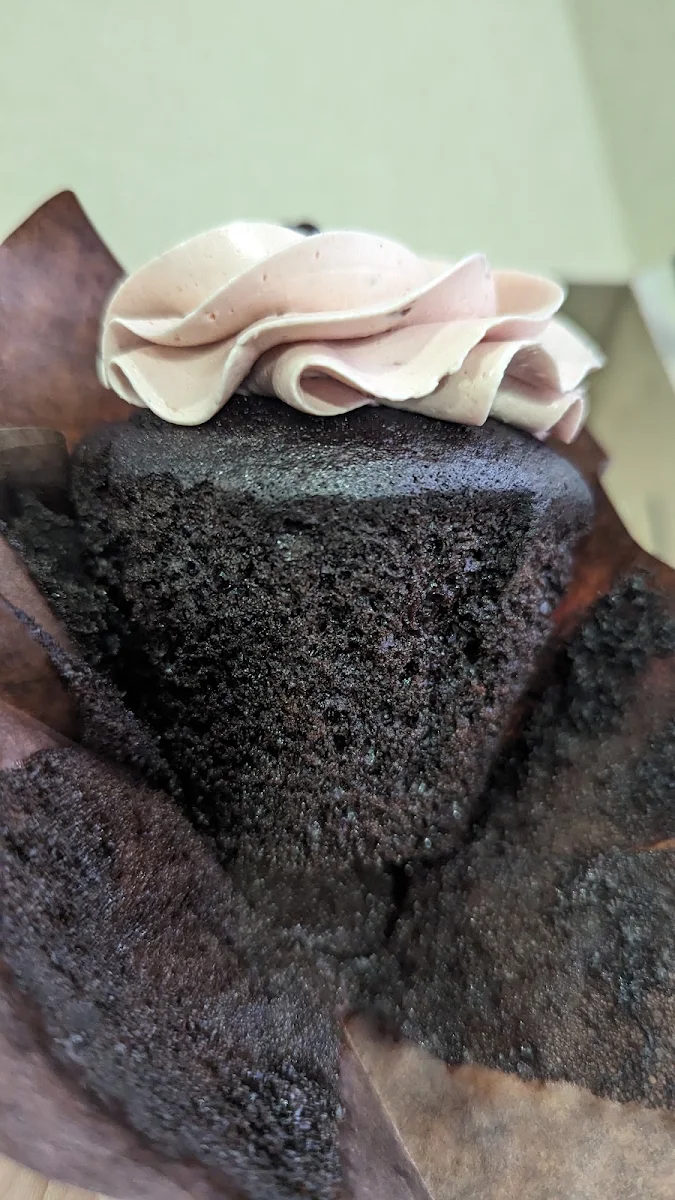Chocolate Raspberry Cupcake, Le Miel Cakes