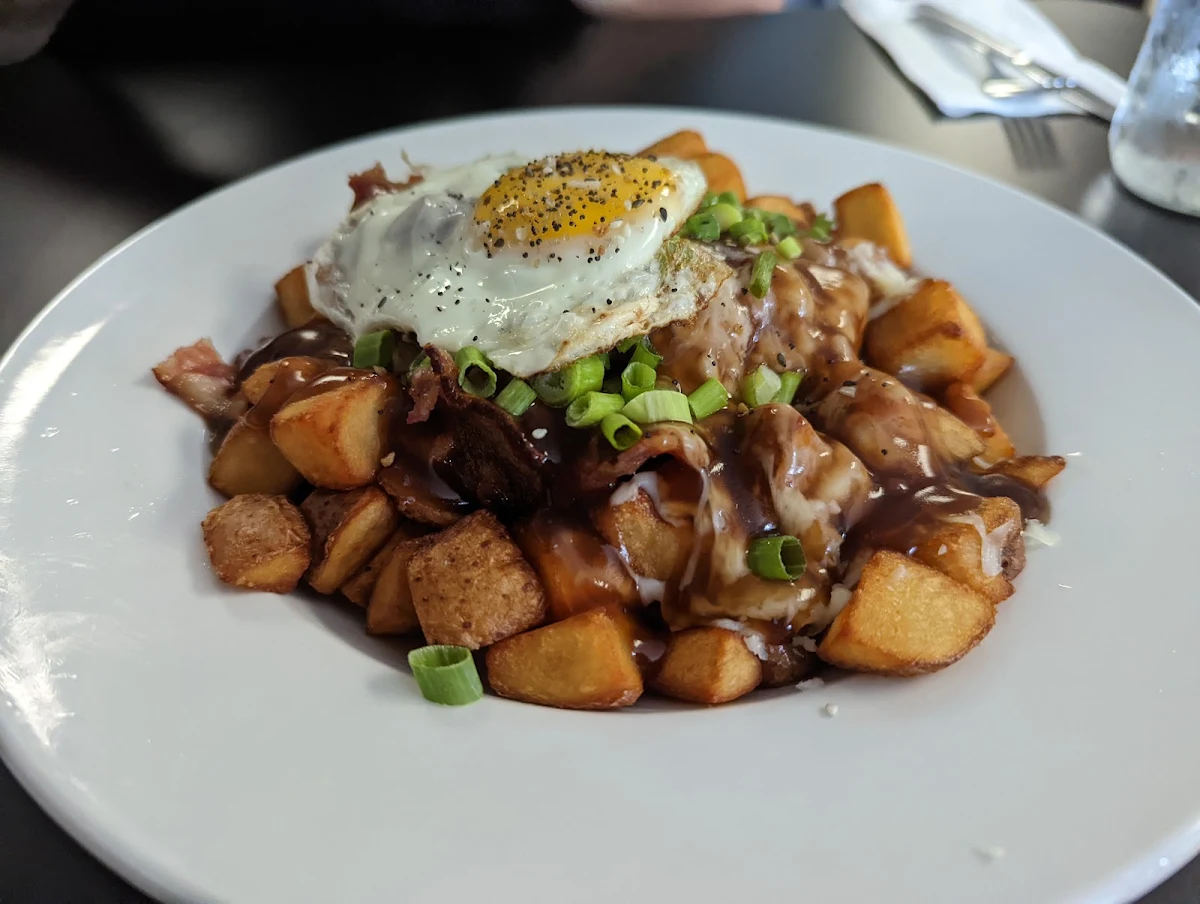 Breakfast Poutine