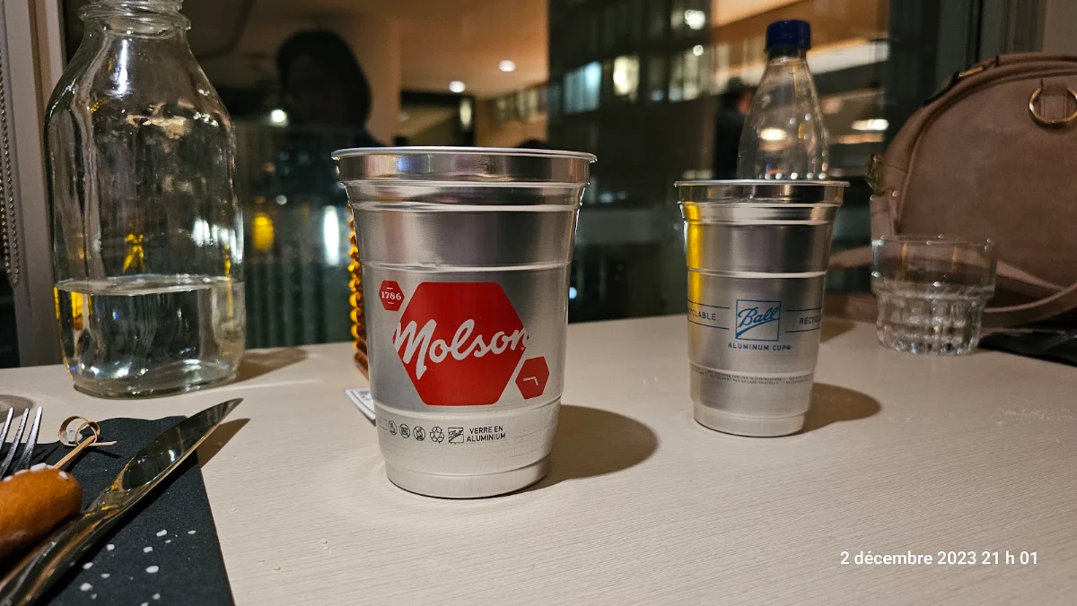 Molson Export, Le salon desjardins