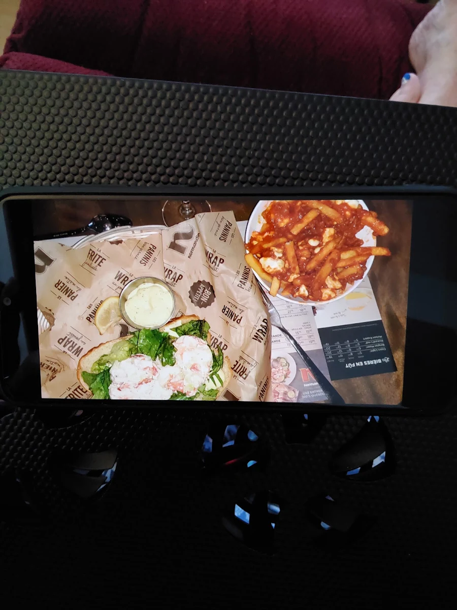Petit Pain Homards Et Poutine Italienne