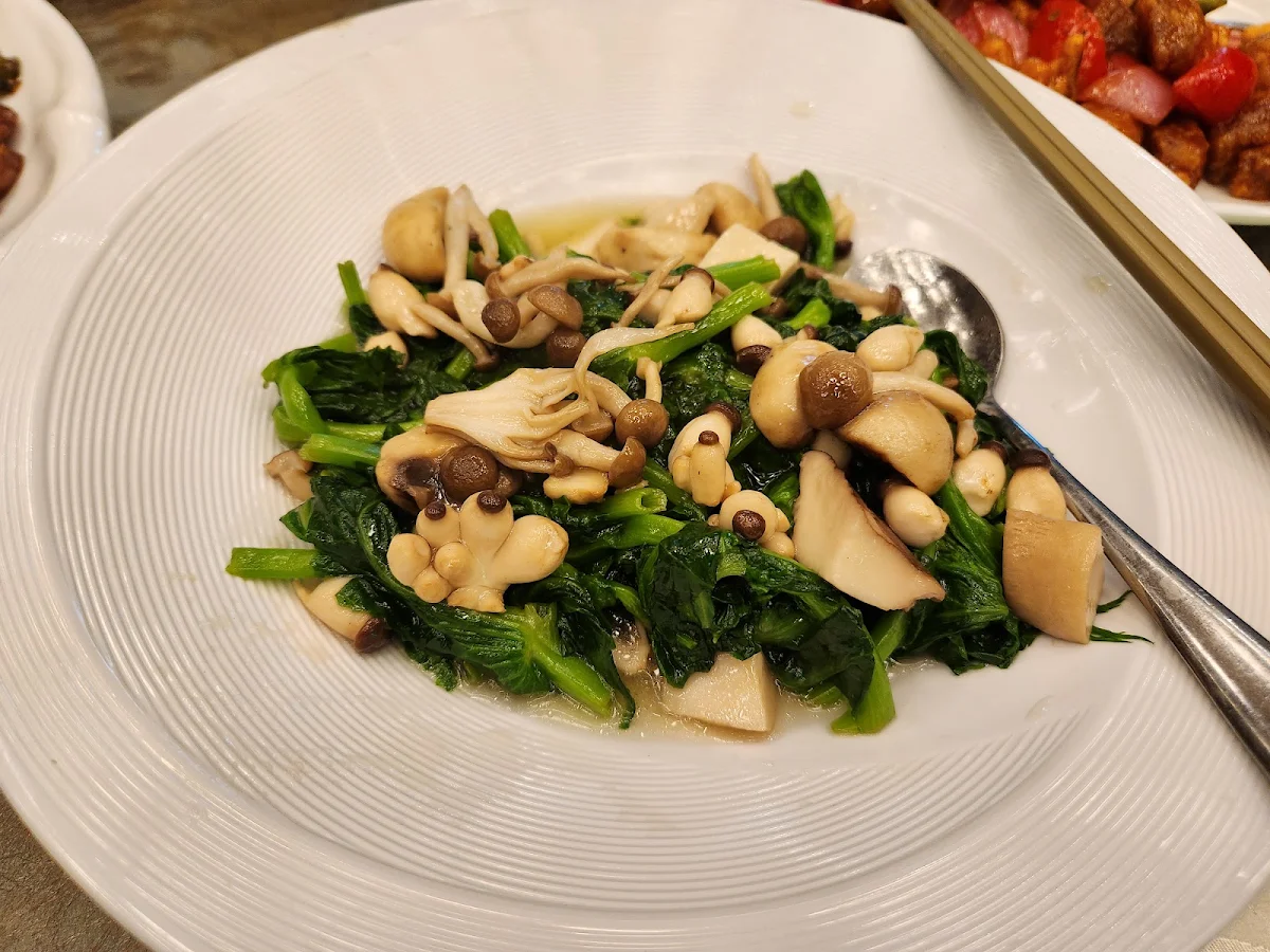 Green Peas Sprout with Mushrooms