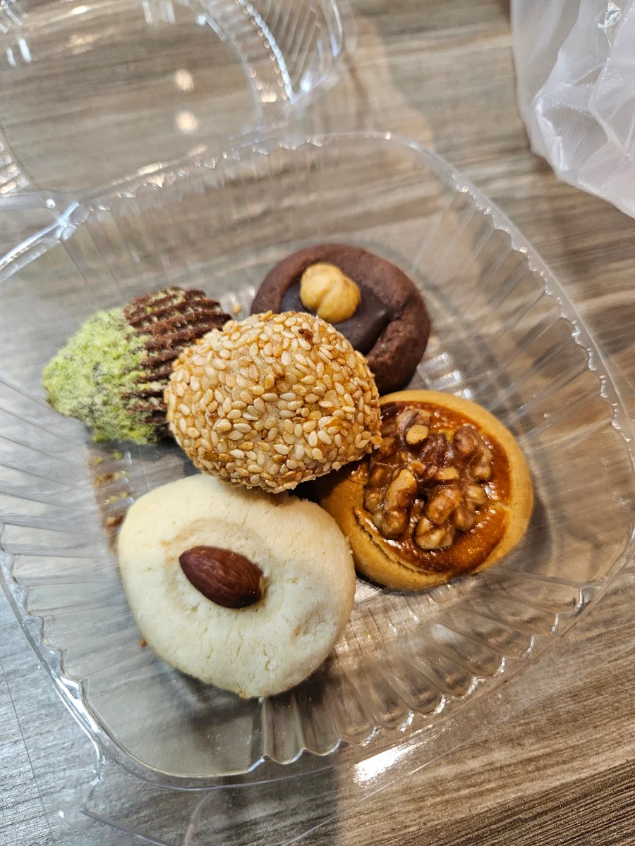 Ghraybeh Box, Crown Pastries