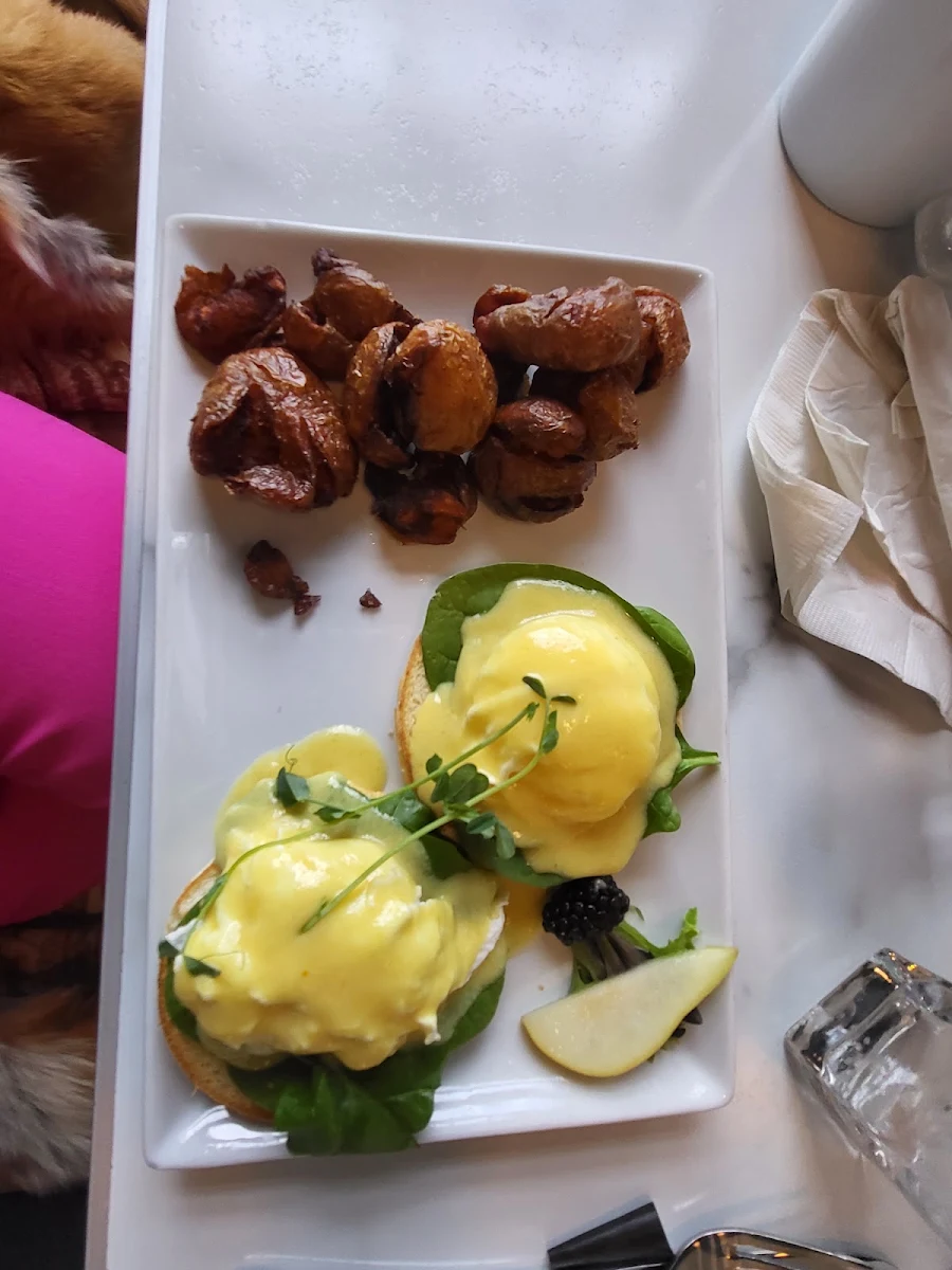 Classic Eggs Benedict