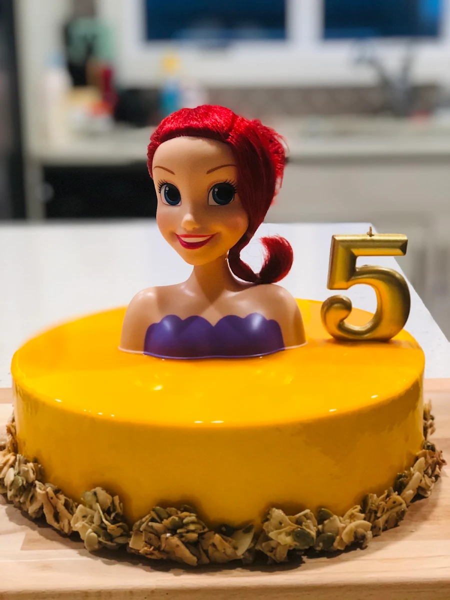 Highlights, Eliza's pastry boutique