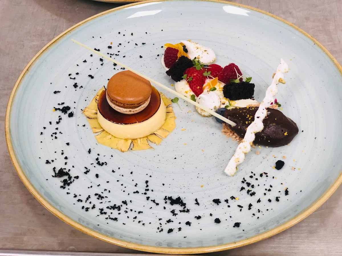 Highlights, Eliza's pastry boutique