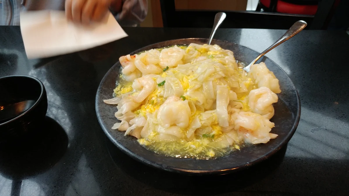 Swirl Egg with Prawn on Rice Noodle