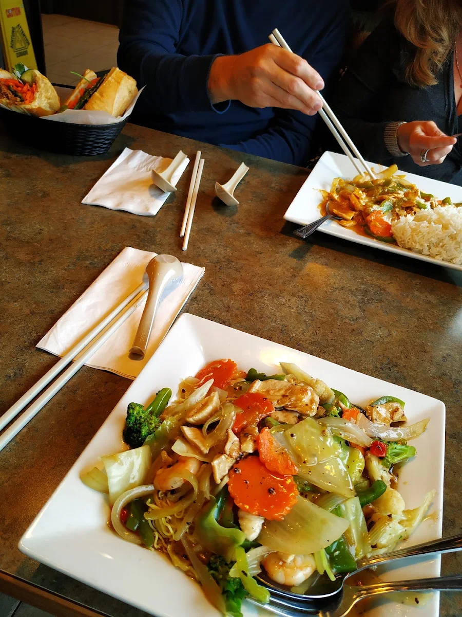 Shrimp with Soft Egg Noodles