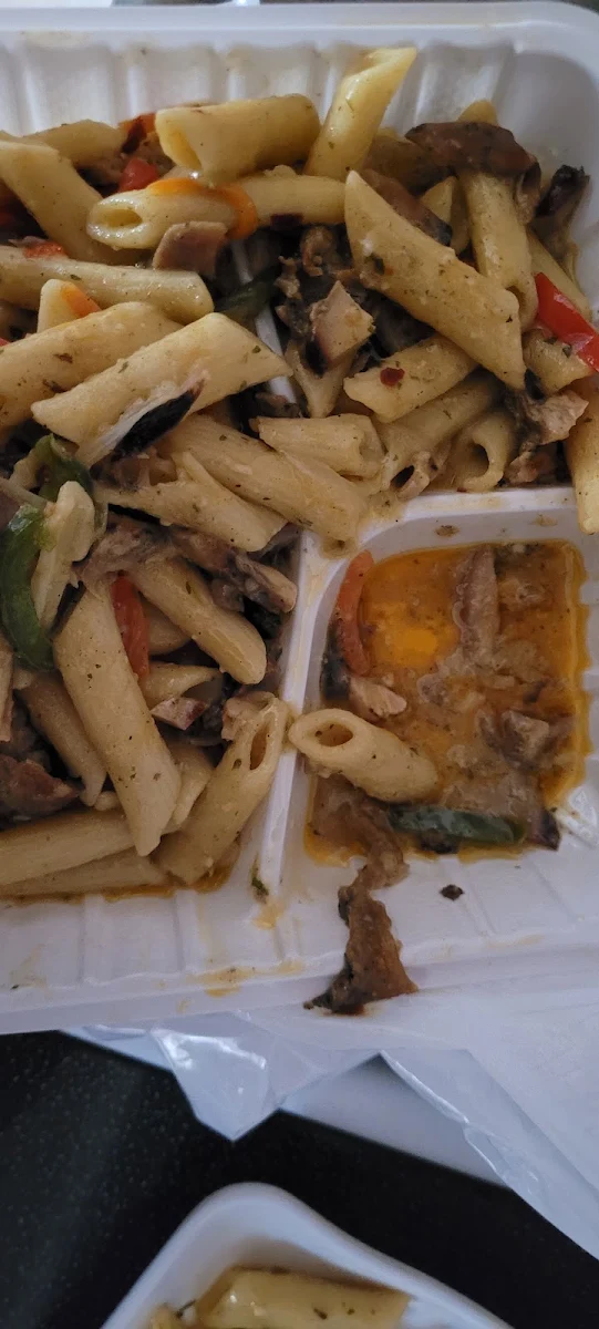 Jerk Chicken Pasta in Creamy Alfredo Sauce Mild