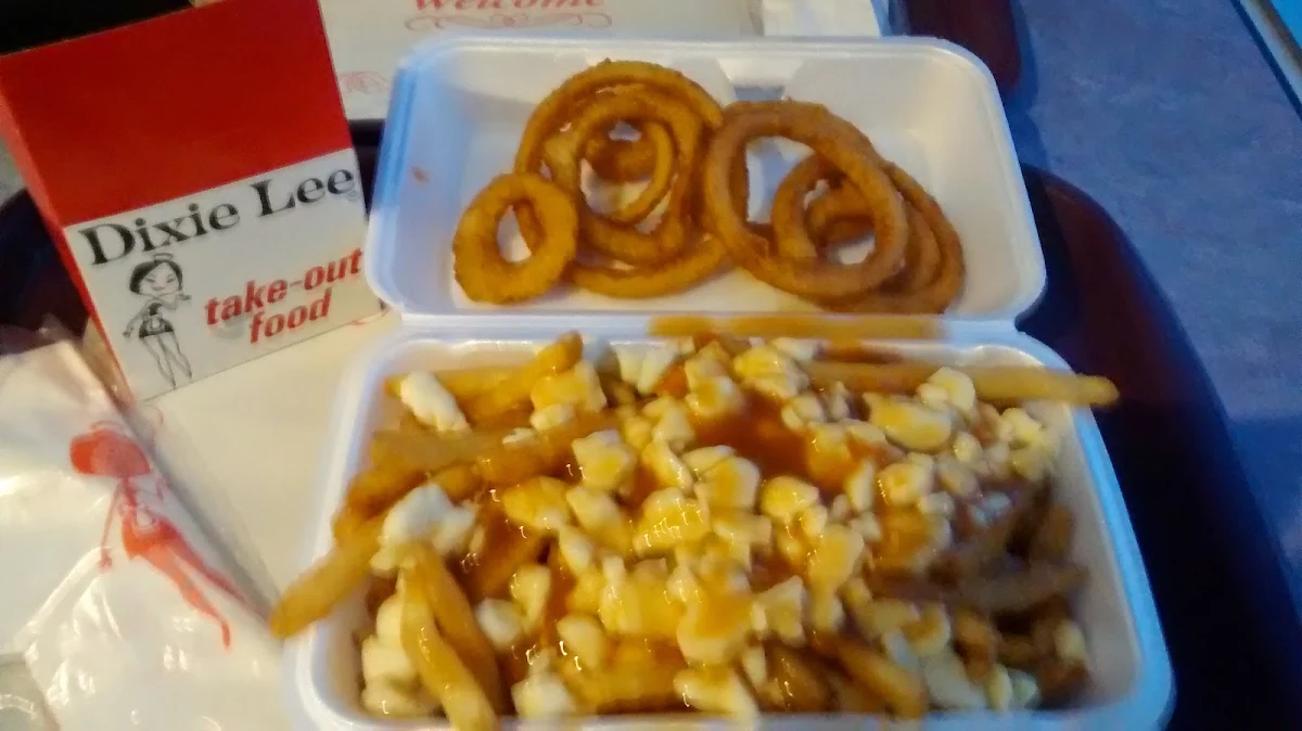 Grosse Poutine Et Rondelles D'oignon