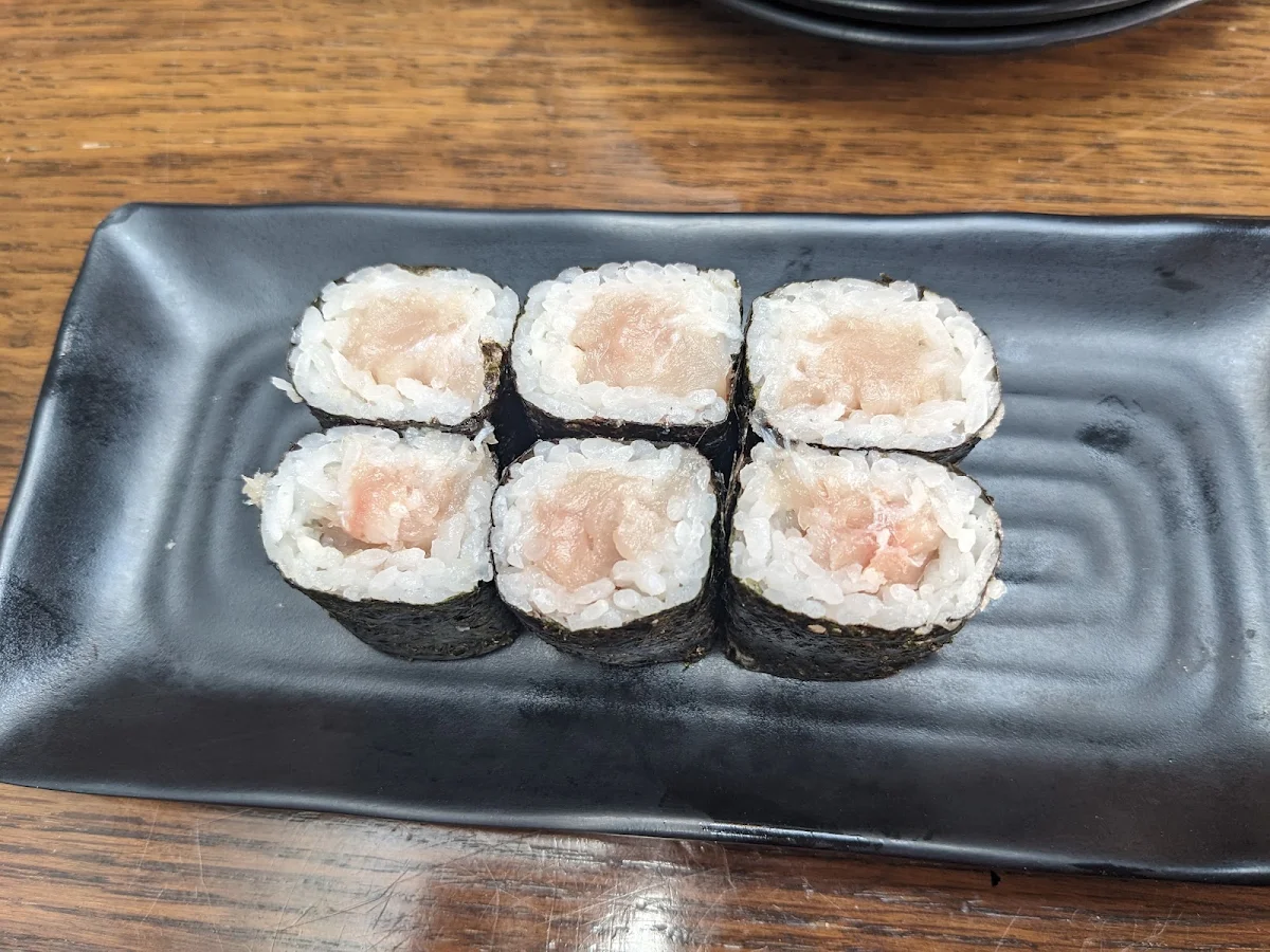 Tuna Inside Roll 6 Pieces