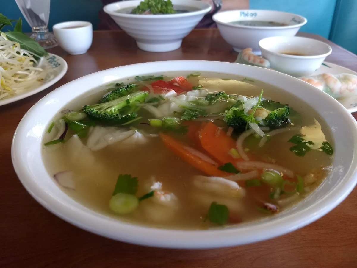 Wonton Soup with Veggies Hoanh Thanh Khong