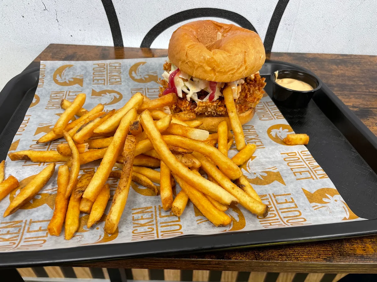 Poulet Burger Classique Classic Chicken Burger