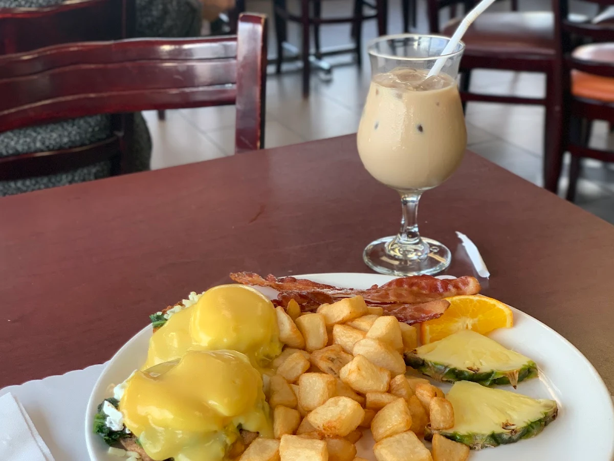 Béné Du Boisé Mushroom-swiss Benny