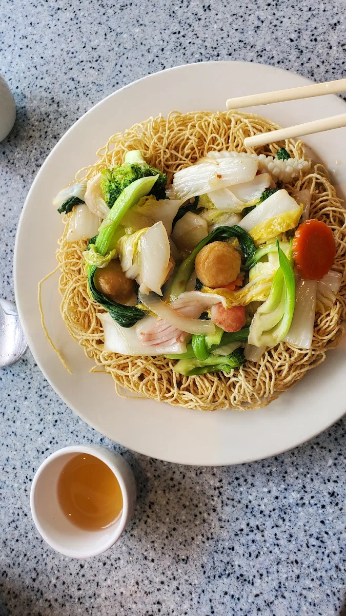 Seafood with Dry Noodles