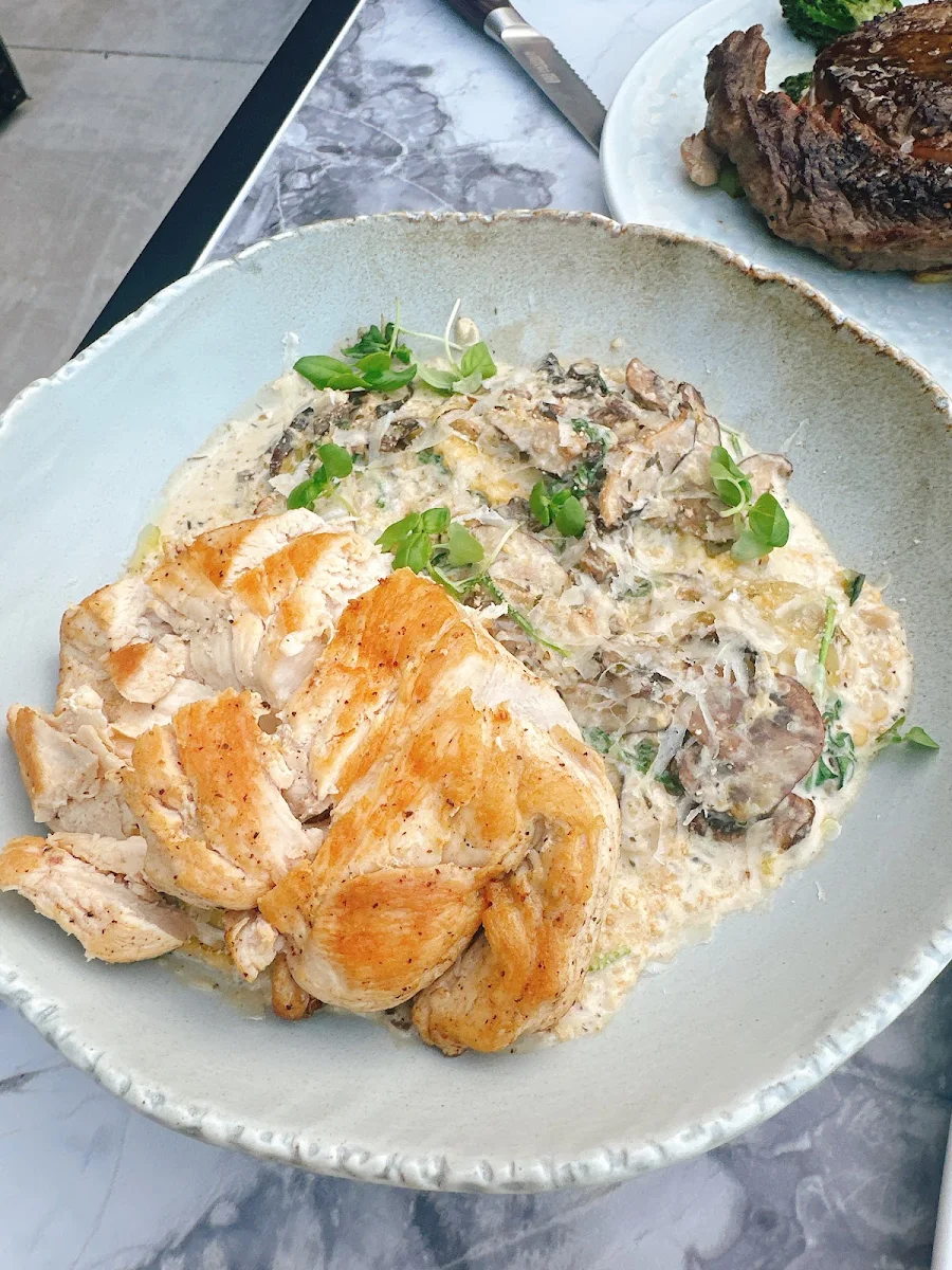 Chicken with Hummus and Tabbouleh