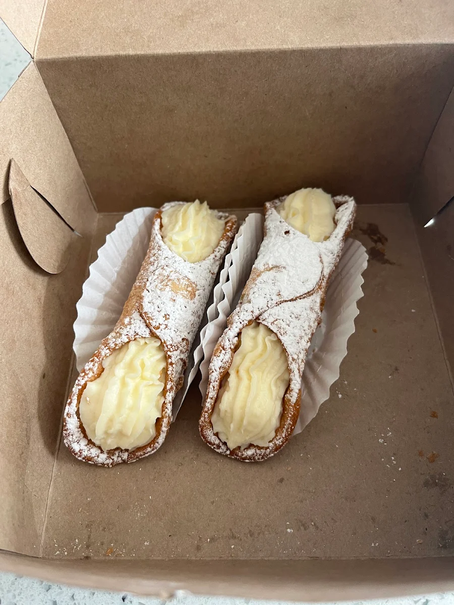 Lobster Tail & Cannoli