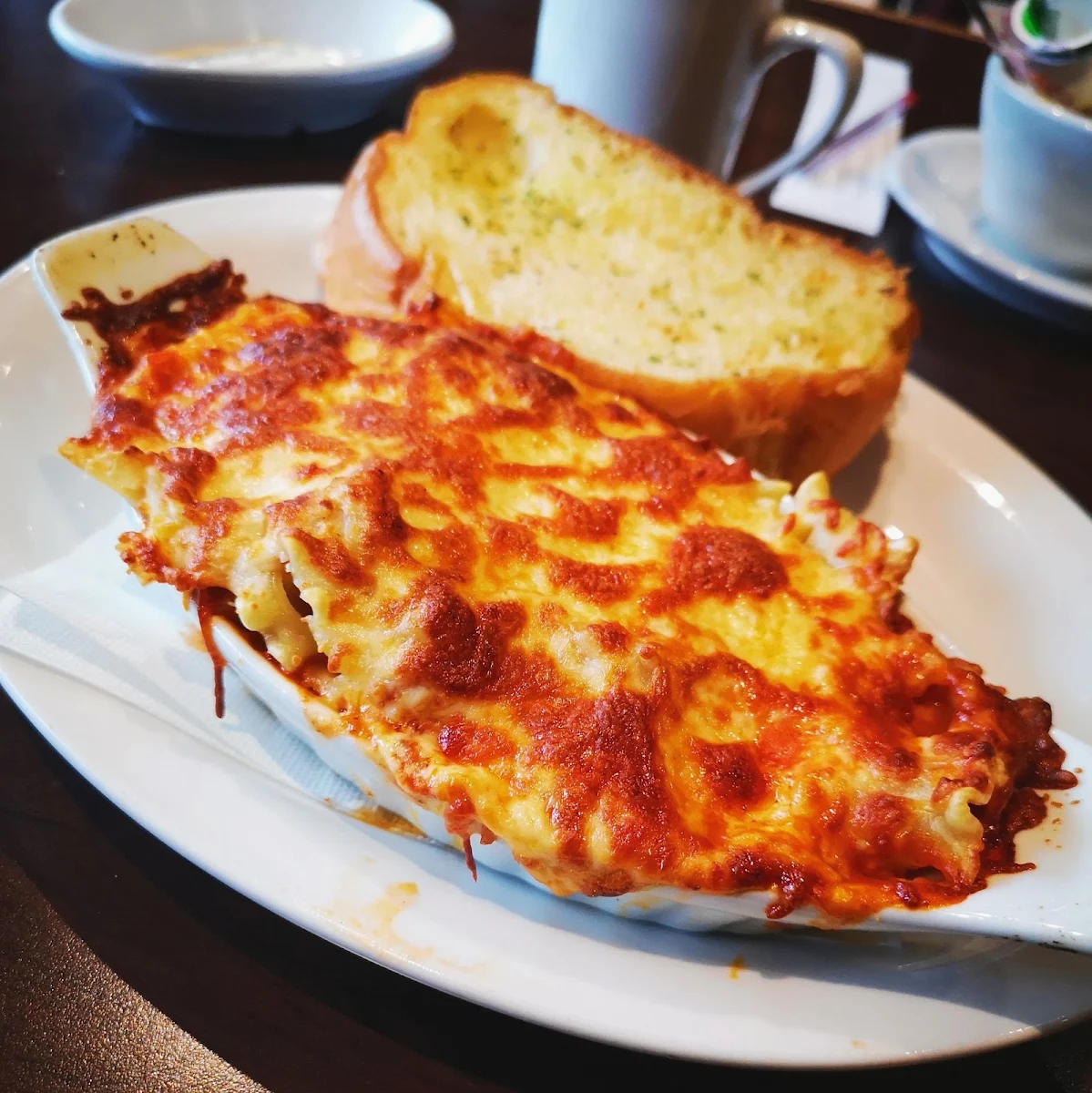 Lasagna with Garlic Bread