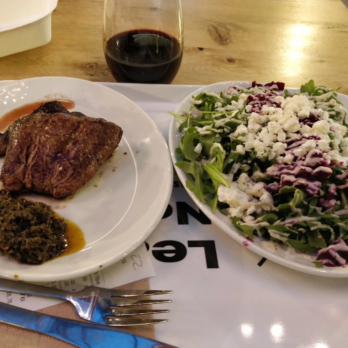 7oz Tenderloin Steak with Arugula Salad
