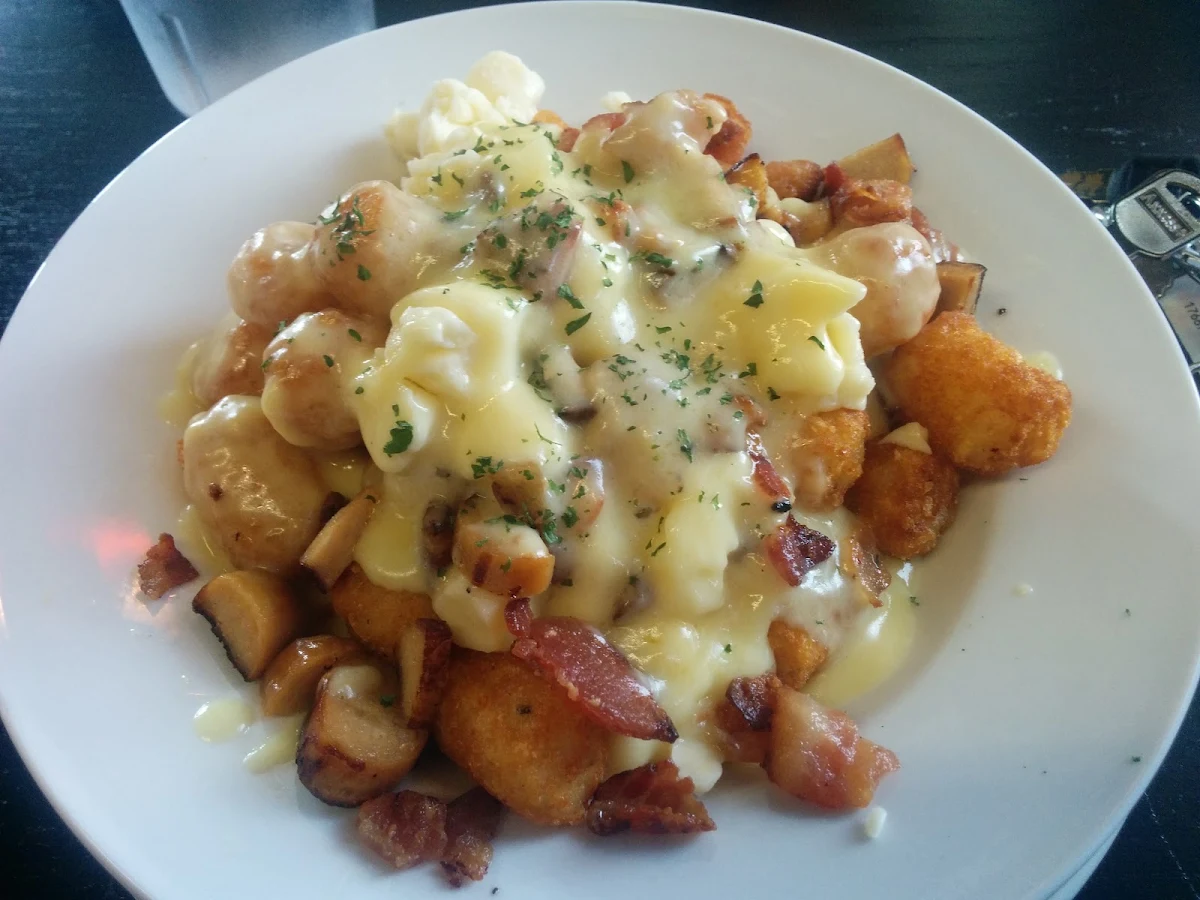 Breakfast Poutine