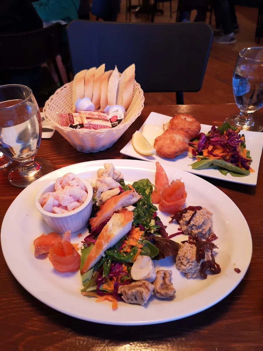 Entrées Mixtes Et Beignets de Morue