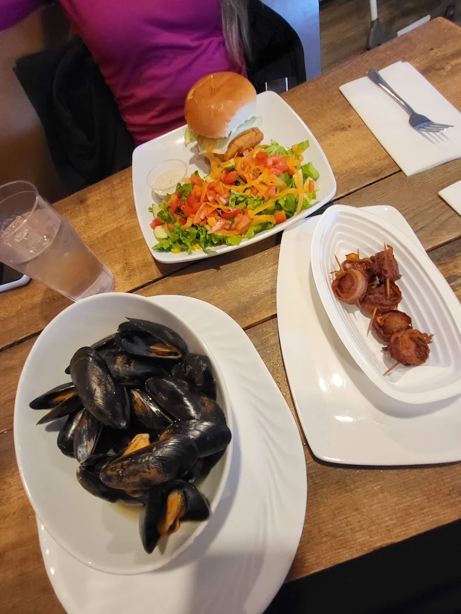 Highlights, Vanessa's Take-Out & Convenience