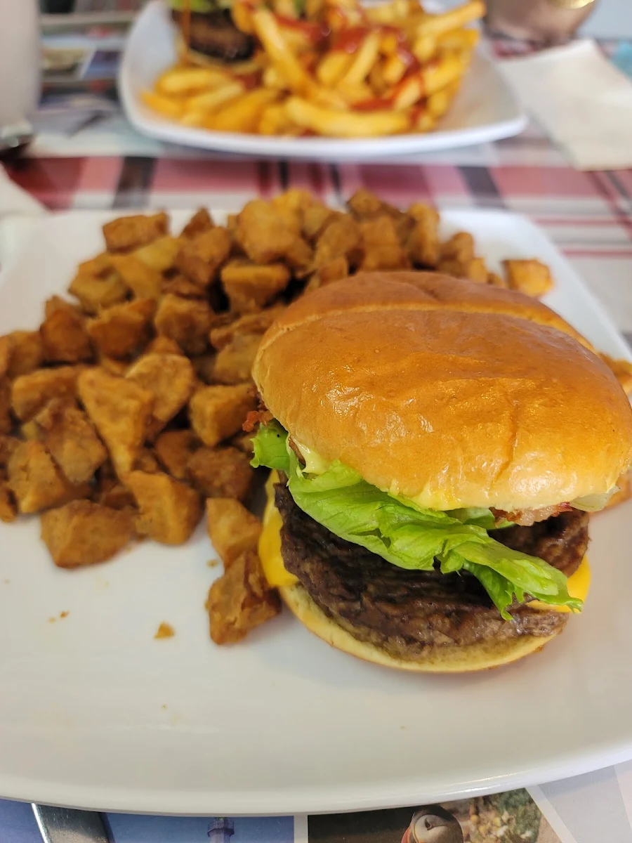 Highlights, Vanessa's Take-Out & Convenience