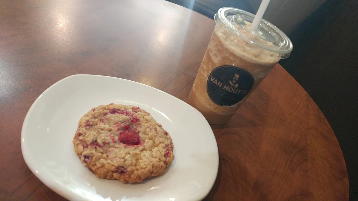 Raspberry Cookies and Caramel Frappe