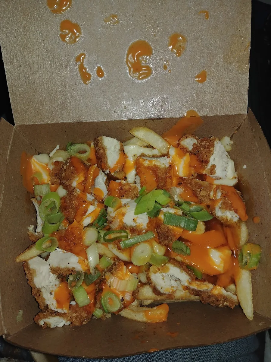 Poutine Au Poulet Épicé