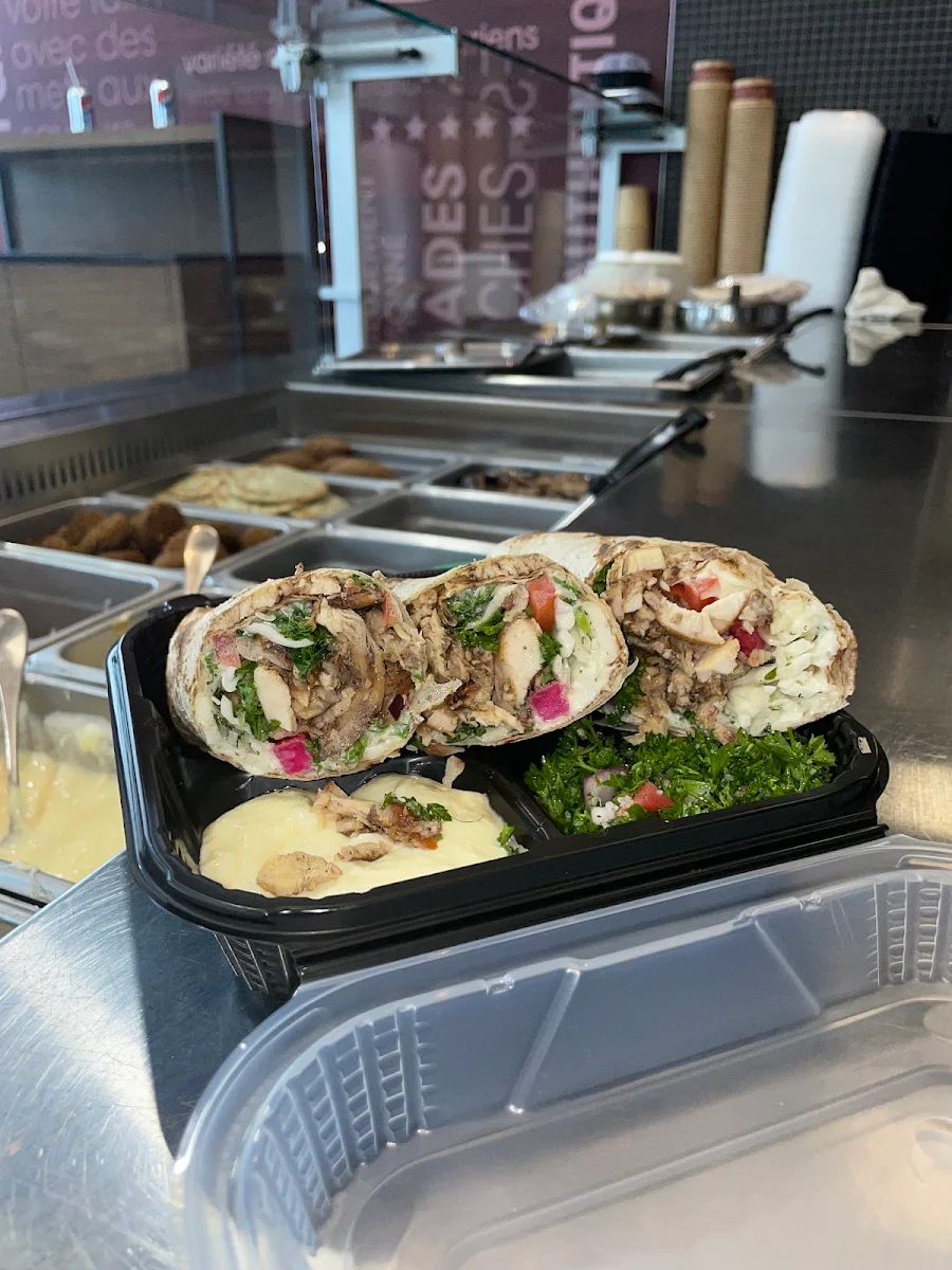 Highlights, Restaurant Boustan