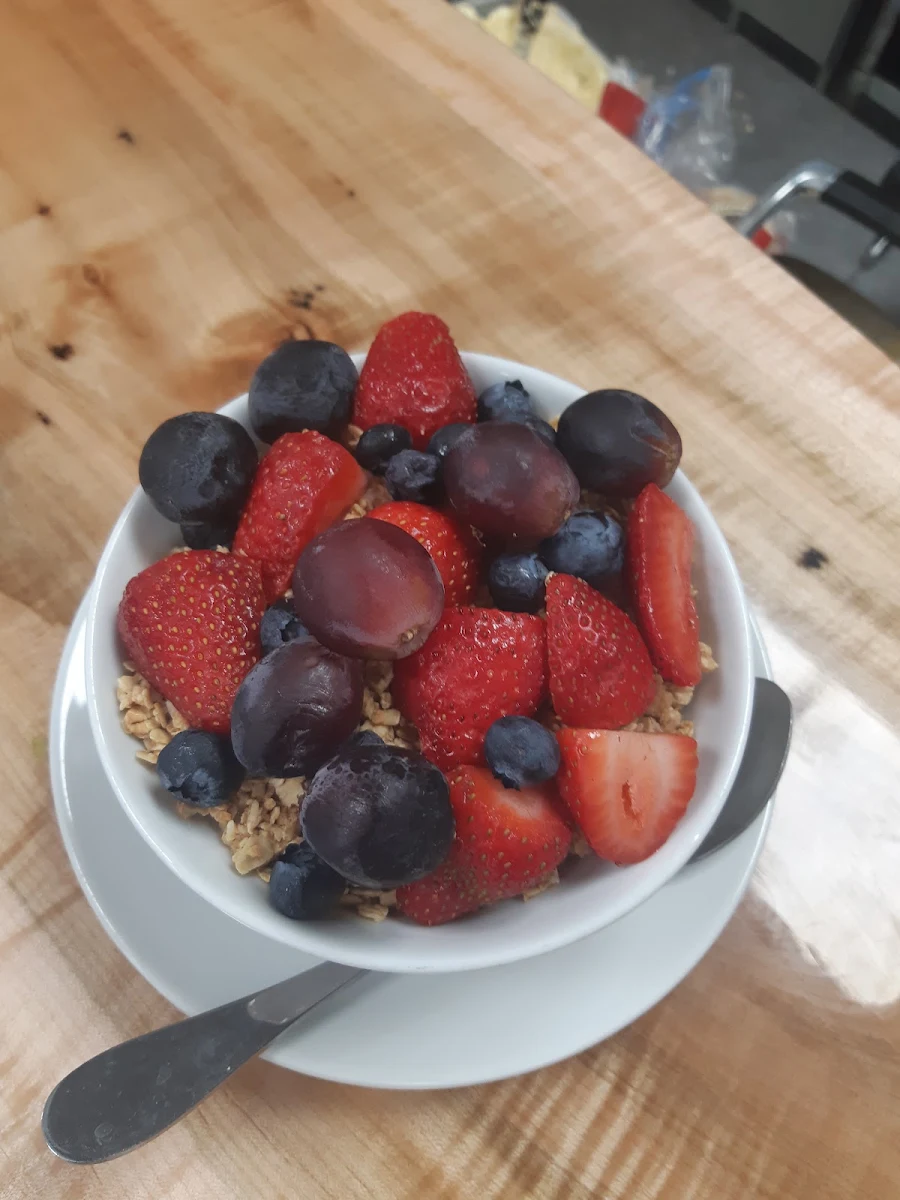 Yogurt Bowl with Mixed Fruit Fruit Varies