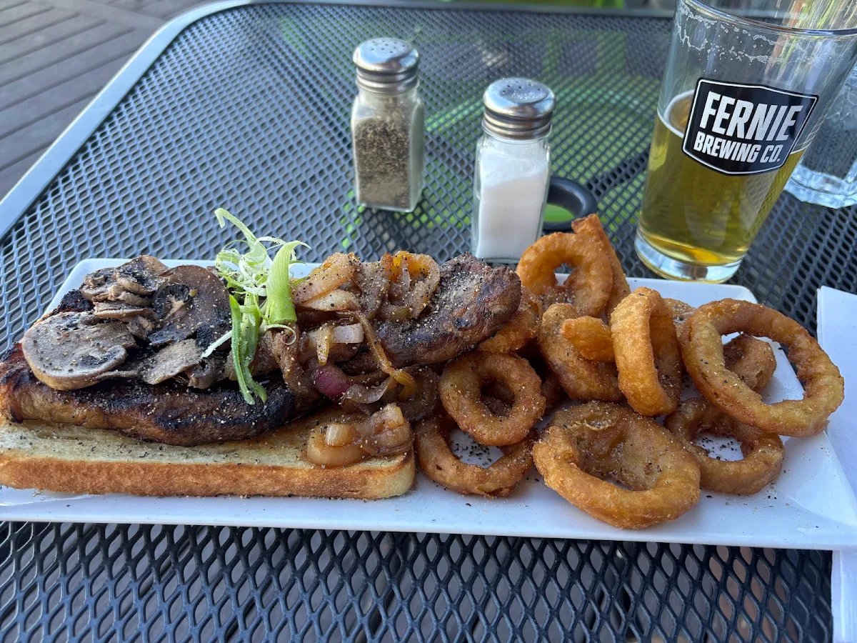 Steak Sandwich with Onion Rings