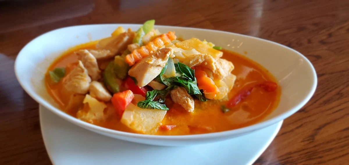Red Curry Chicken & Rice