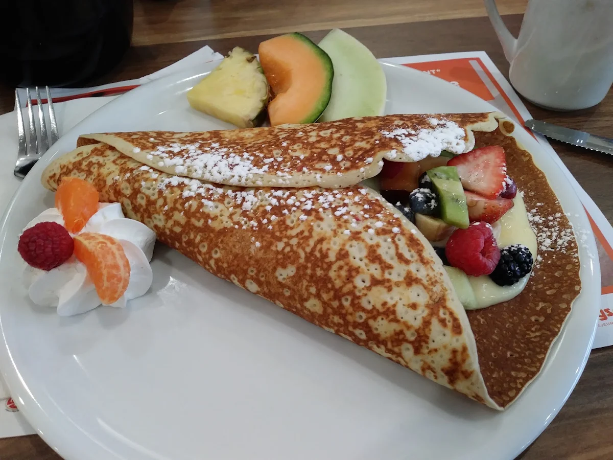 Crêpe Au Fruit Et Crème Anglaise