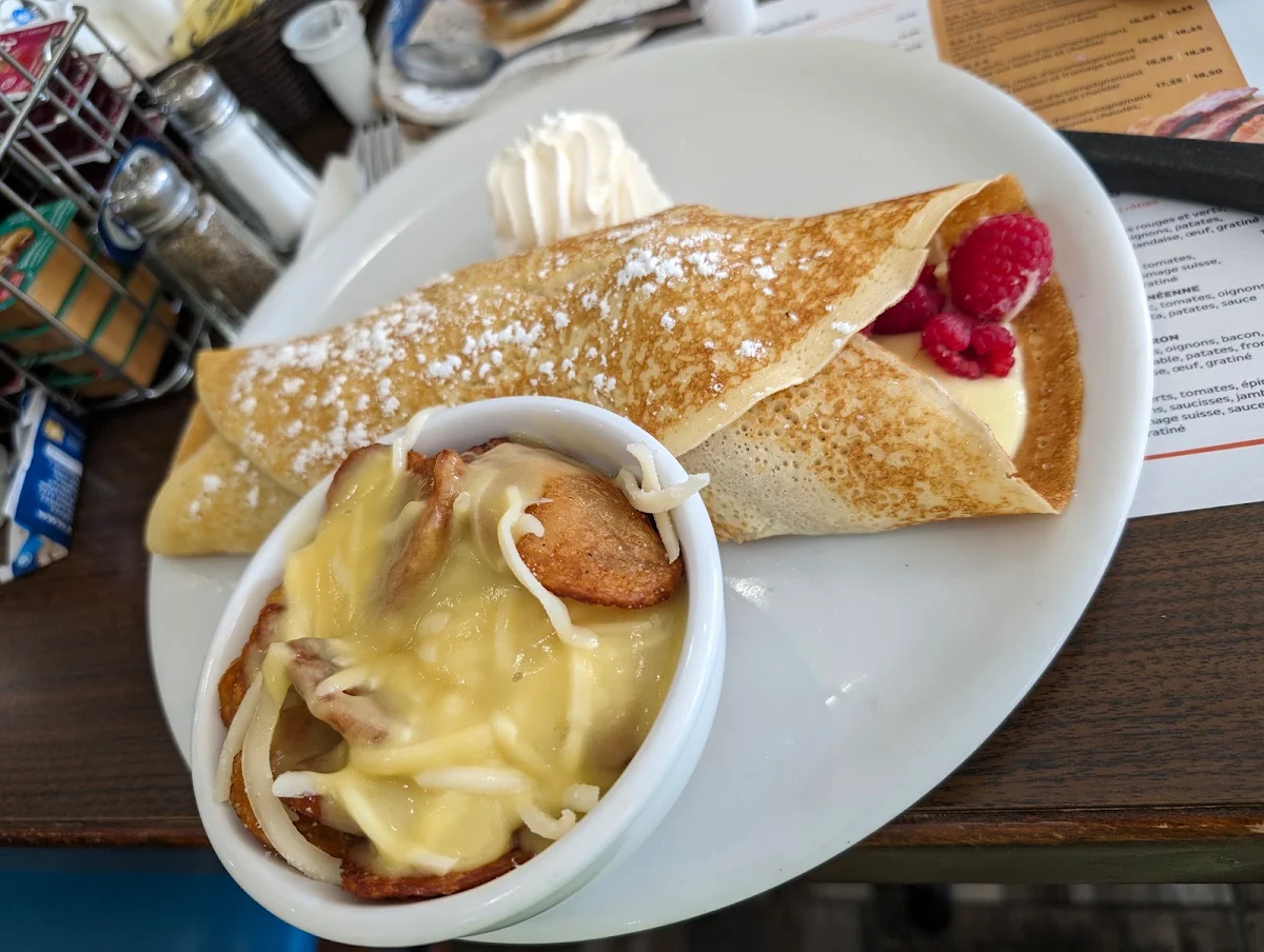 Crepe with Raspberries