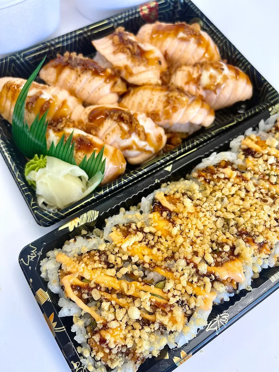 Spicy Salmon Roll 12pcs