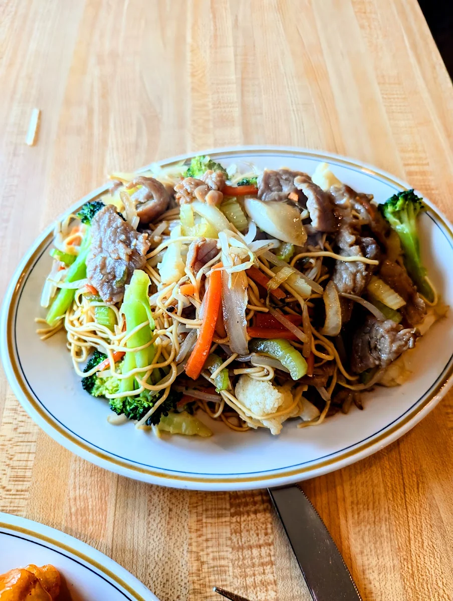 Beef Vegetable Low Mein, Manshou Restaurant