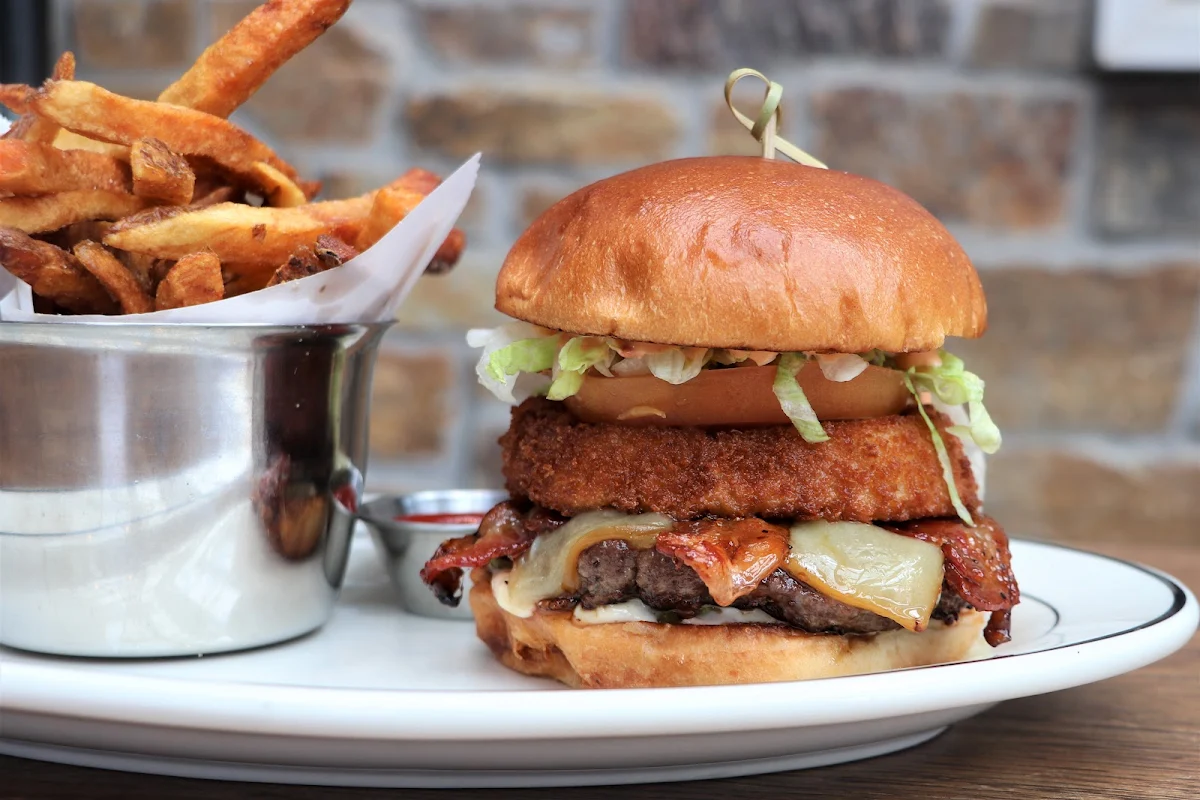 Traditional Pub Burger