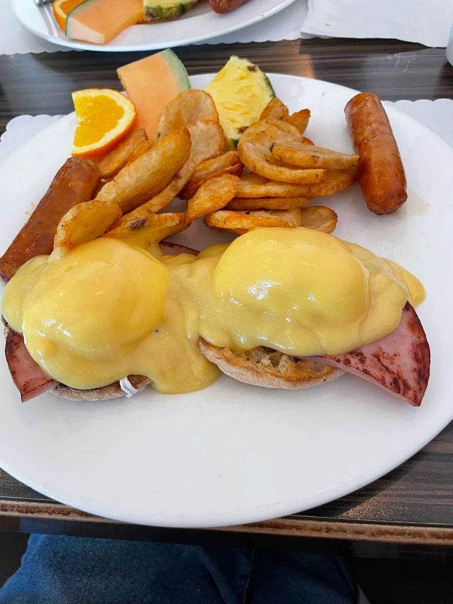 Bénédictine Eggs Benny
