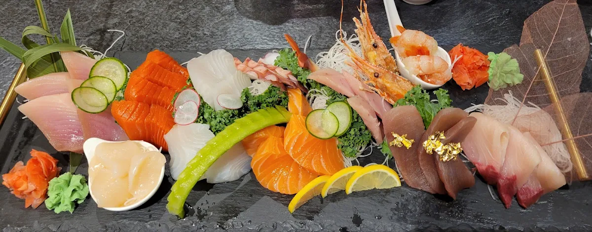 Deluxe Assorted Sashimi 32pcs