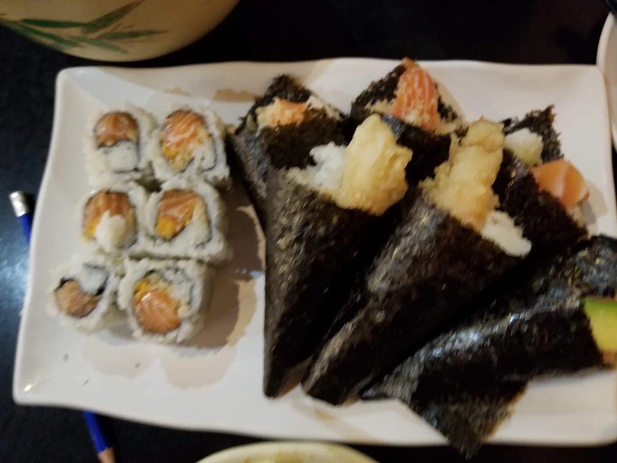 Spicy Salmon Sushi Pizza 4 pcs