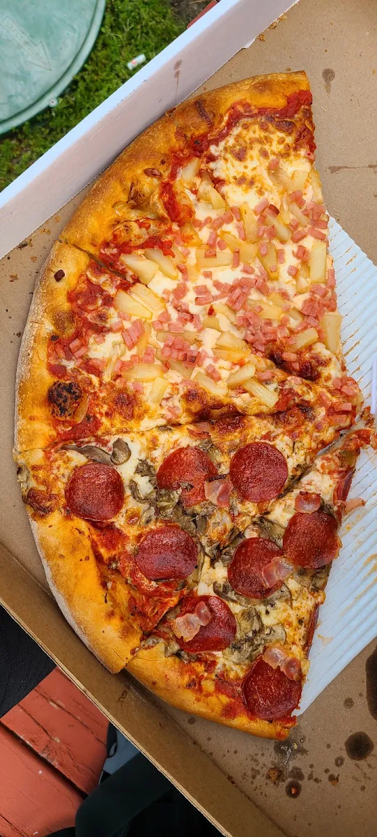 Hawaïenne Pizza and Canadian Bacon