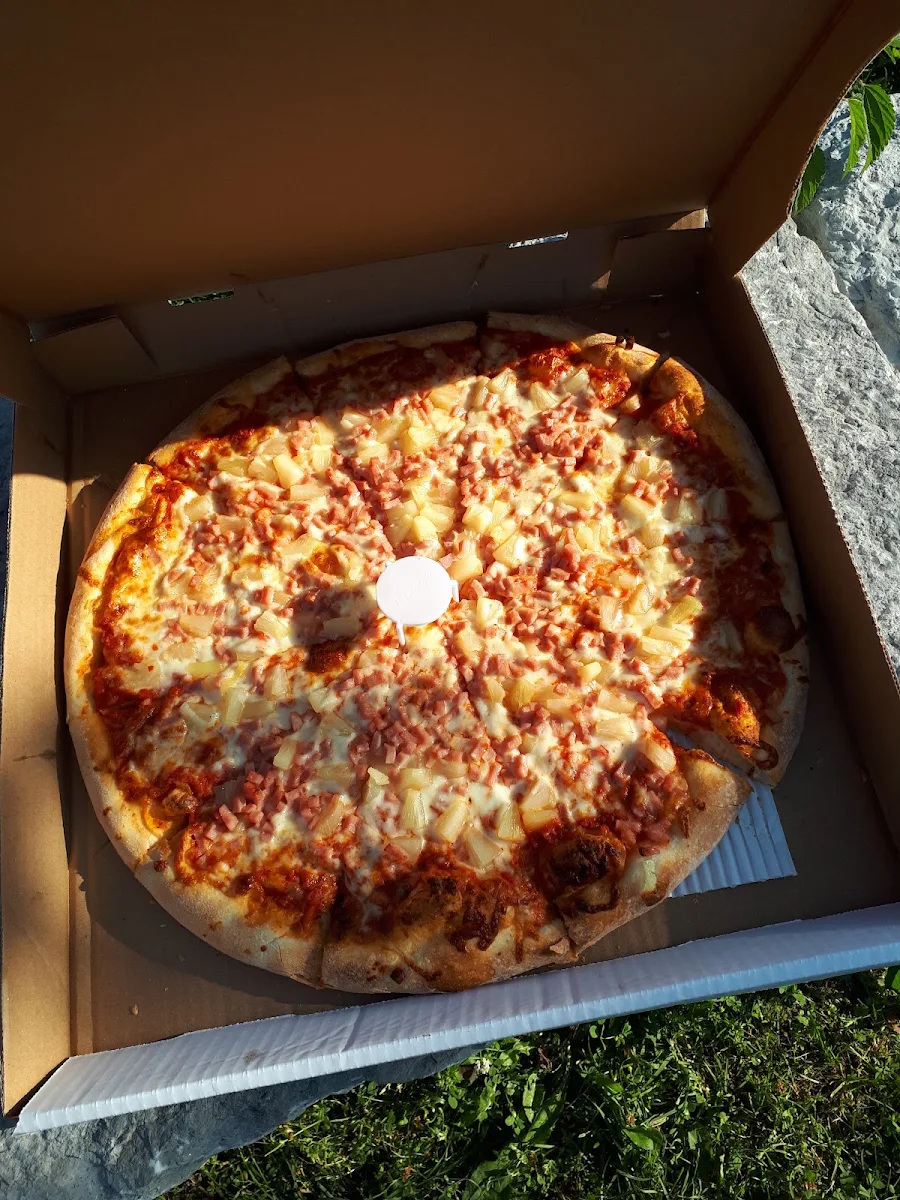 Hawaiian Pizza